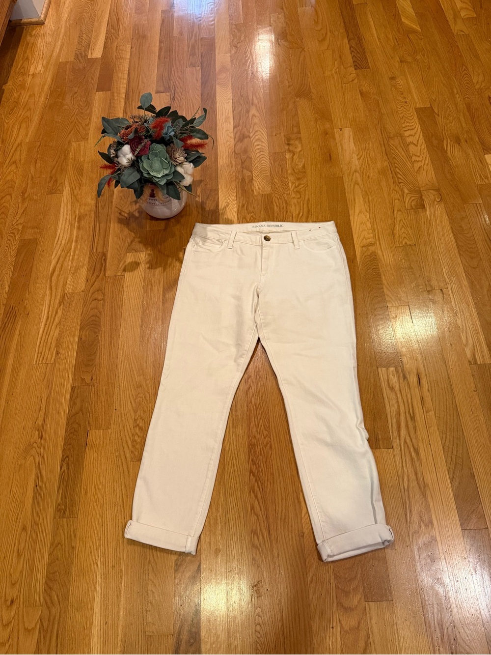 Banana Republic Cream Cropped Jeans with Cuffed Ankles. Excellent used condition